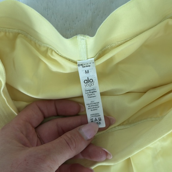 ALO Cropped buttercup polo and tennis skirt - Picture 4 of 8